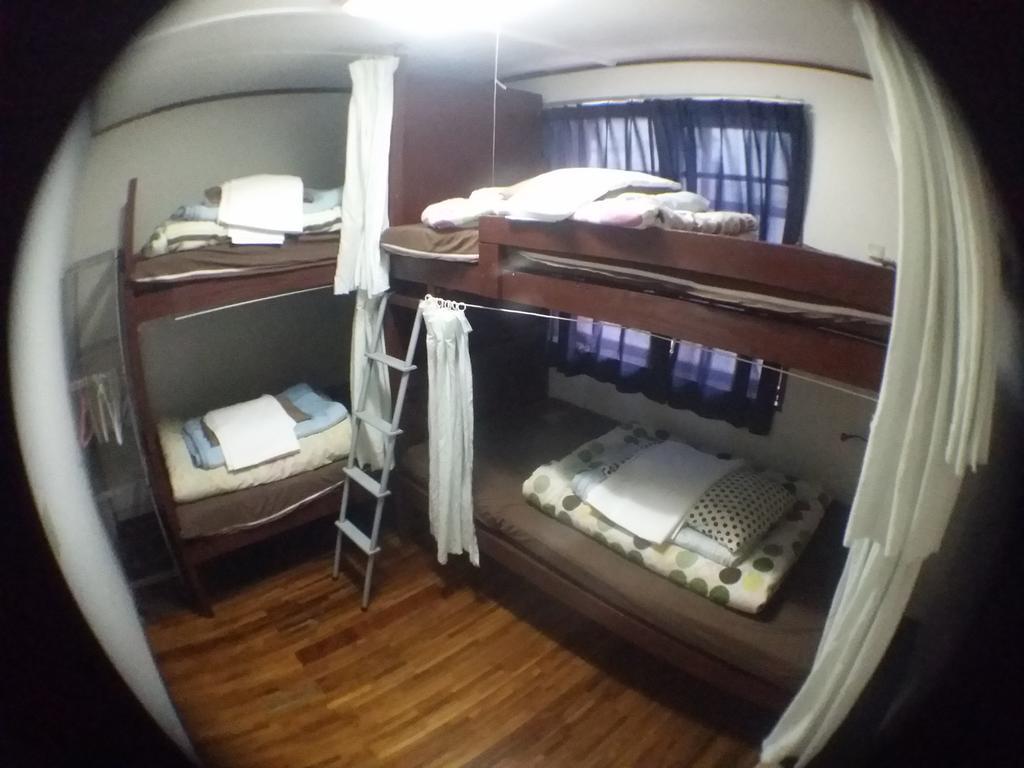 Guesthouse Base Okinawa Наха Екстер'єр фото